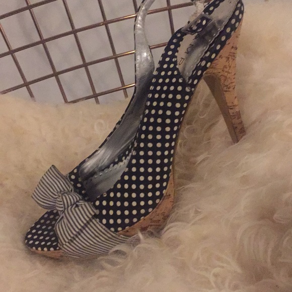 White black heel - Picture 2 of 2